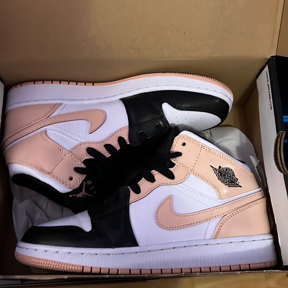 Jordan Arctic Orange GS Size 5.5Y